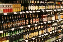 Rynek zaczyna się polaryzować: rośnie oferta produktów budżetowych, z drugiej strony przybywa piw jakościowych ()