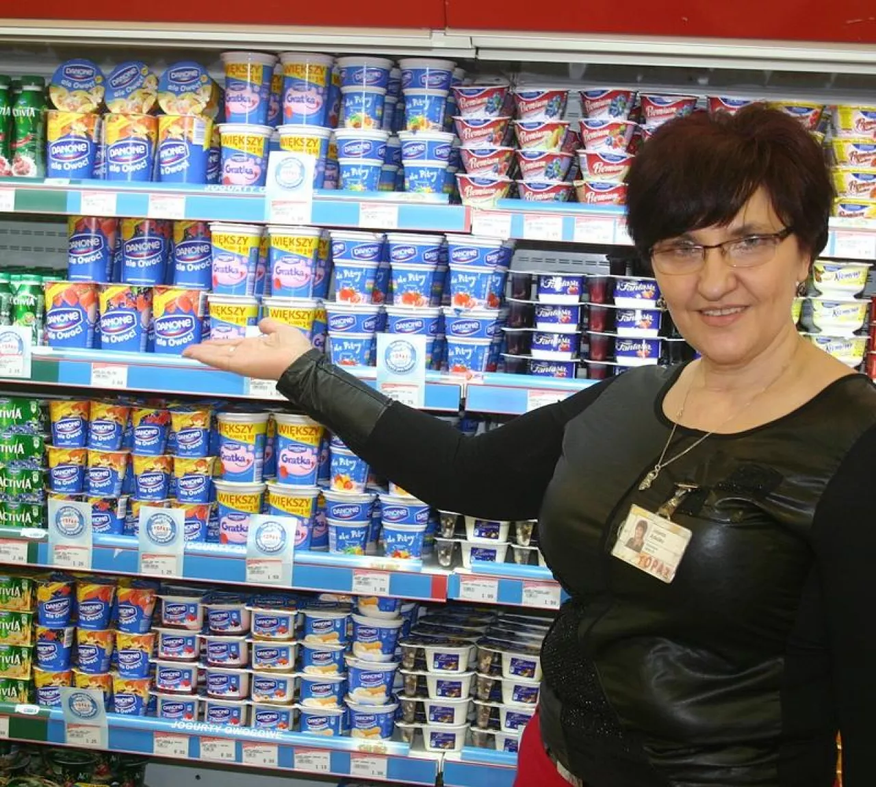 W sklepach sieci Topaz najlepiej sprzedają się jogurty, kefiry i maślanki naturalne. Na zdjęciu Jolanta Adaśko, kierowniczka Topaza w Sokołowie  Podlaskim – finalisty konkursu „Market Roku  ()