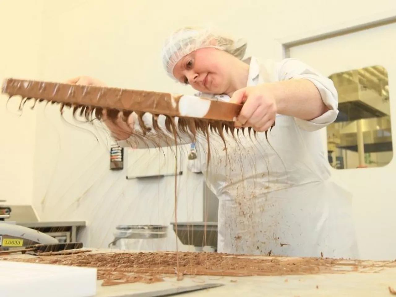 Bournville to coś więcej niż fabryka czekolady. W połowie XIX wieku, postępowi założyciele  Cadbury dbali o prawa socjalne robotników.  Na zdjęciu recepcja starej części zakładu ()