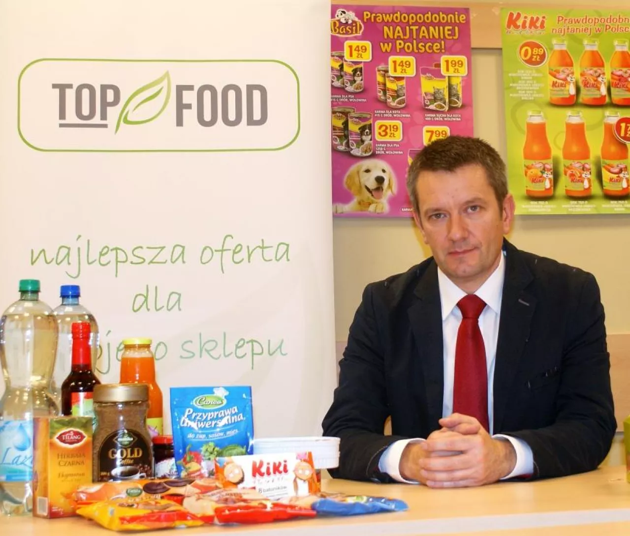 – Oferujemy prawie 380 produktów: 150 w ramach  linii ekonomicznej, 210 ze średniej półki cenowej oraz 20 nabiałowych – wylicza Zbigniew Rajca, prezes  firmy Top Food ()