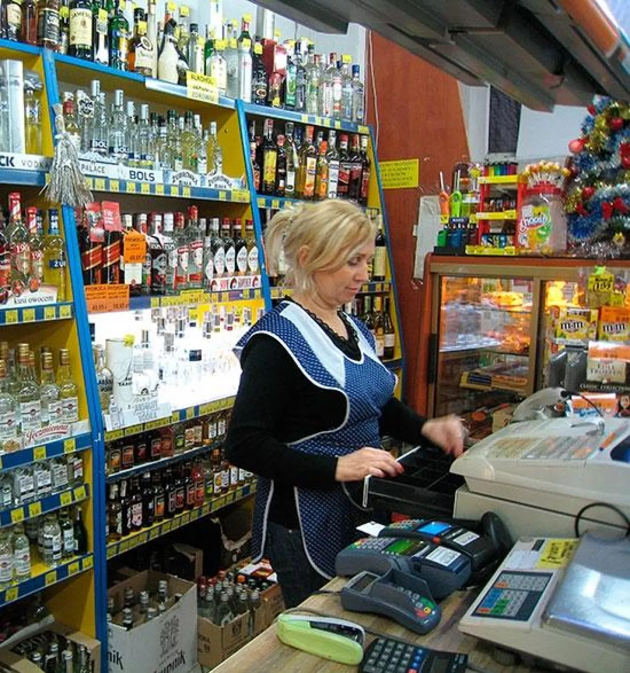 Minimalna odległość sklepu z alkoholem od obiektu chronionego wzrośnie z 50 do 100 metrów  ()