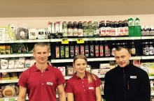 Ukraińscy pracownicy skierniewickiego Intermarché: od lewej Wasyl Brutski, Kateryna Brutska i Dimitrij Rozradowski ()