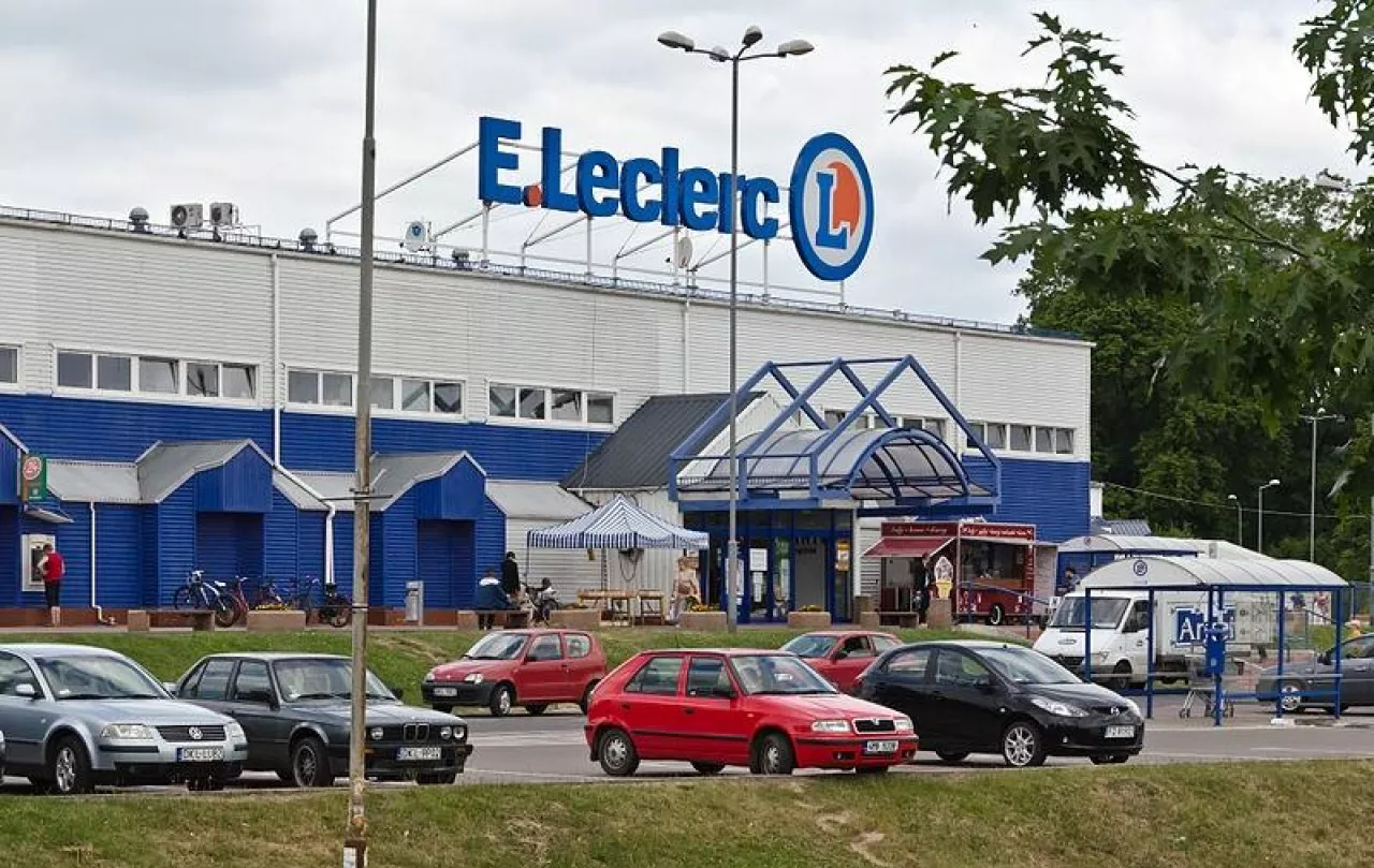 Supermarket E.Leclerc w Kłodzku (fot. Wikimedia Commons/J. Halicki, na lic. CC BY-SA 3.0)
