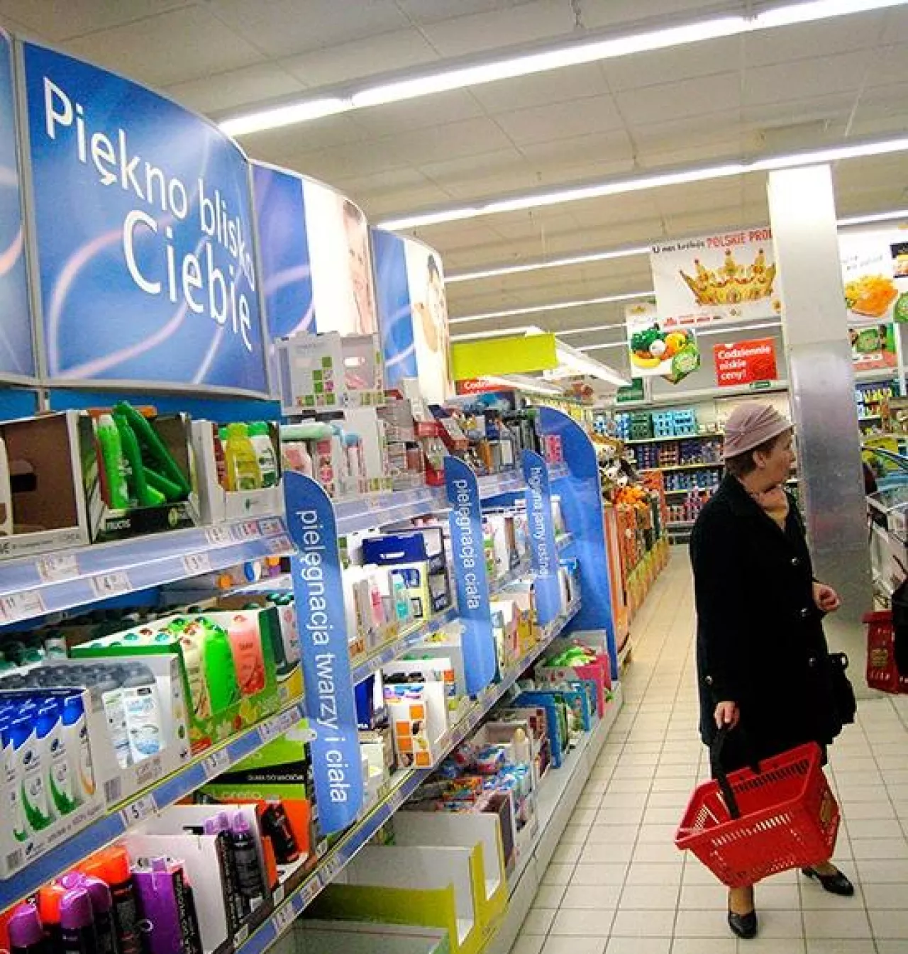 Kosmetyki w sklepach sieci Biedronka, fot. WG ()