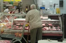 Stoisko mięsne w sklepie ()