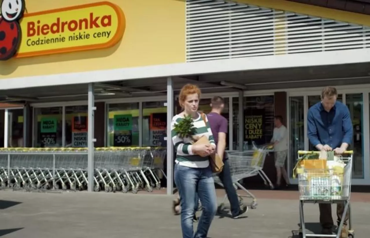 Czy sklepy w Polsce już wkrótce będą zamknięte w niedziele? (ot. za YouTube/Biedronka)