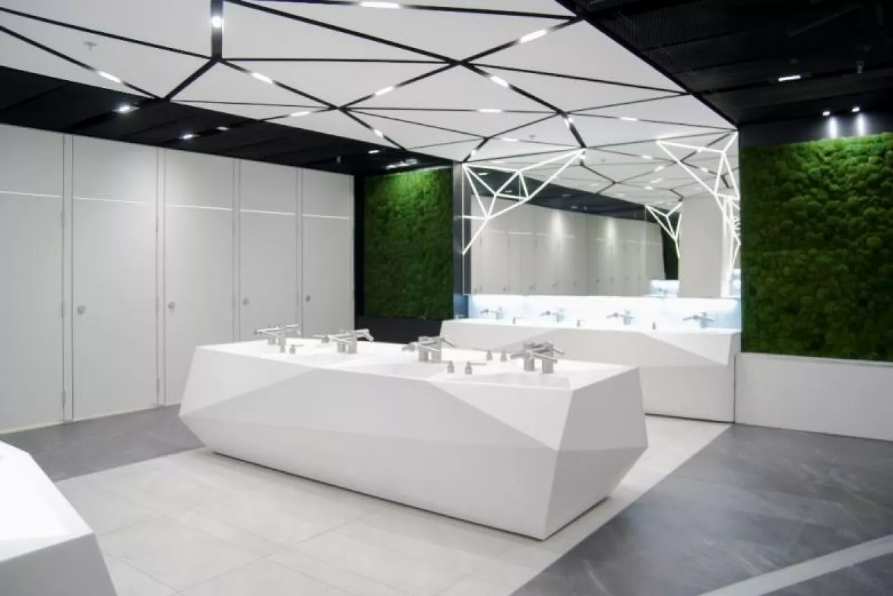 Złote Tarasy inwestują w designerskie toalety (Łukasz Stępniak)