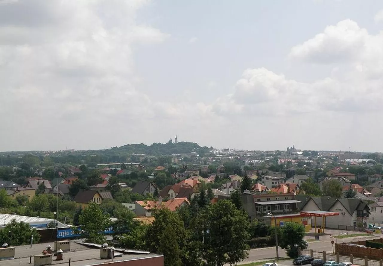 Chełm - panorama miasta (fot. Wikimedia Commons, A. Zienowicz, na lic. CC BY-SA 3.0)