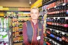 23-letni Damian Klepczarek w ciągu pół roku od zatrudnienia awansował na kierownika sklepu Carrefour Express przy pl. Bankowym, (materiały własne)