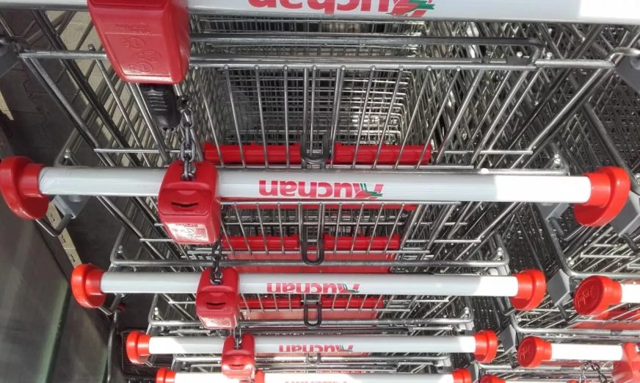Wózki na zakupy w sklepie sieci Auchan (materiały własne)