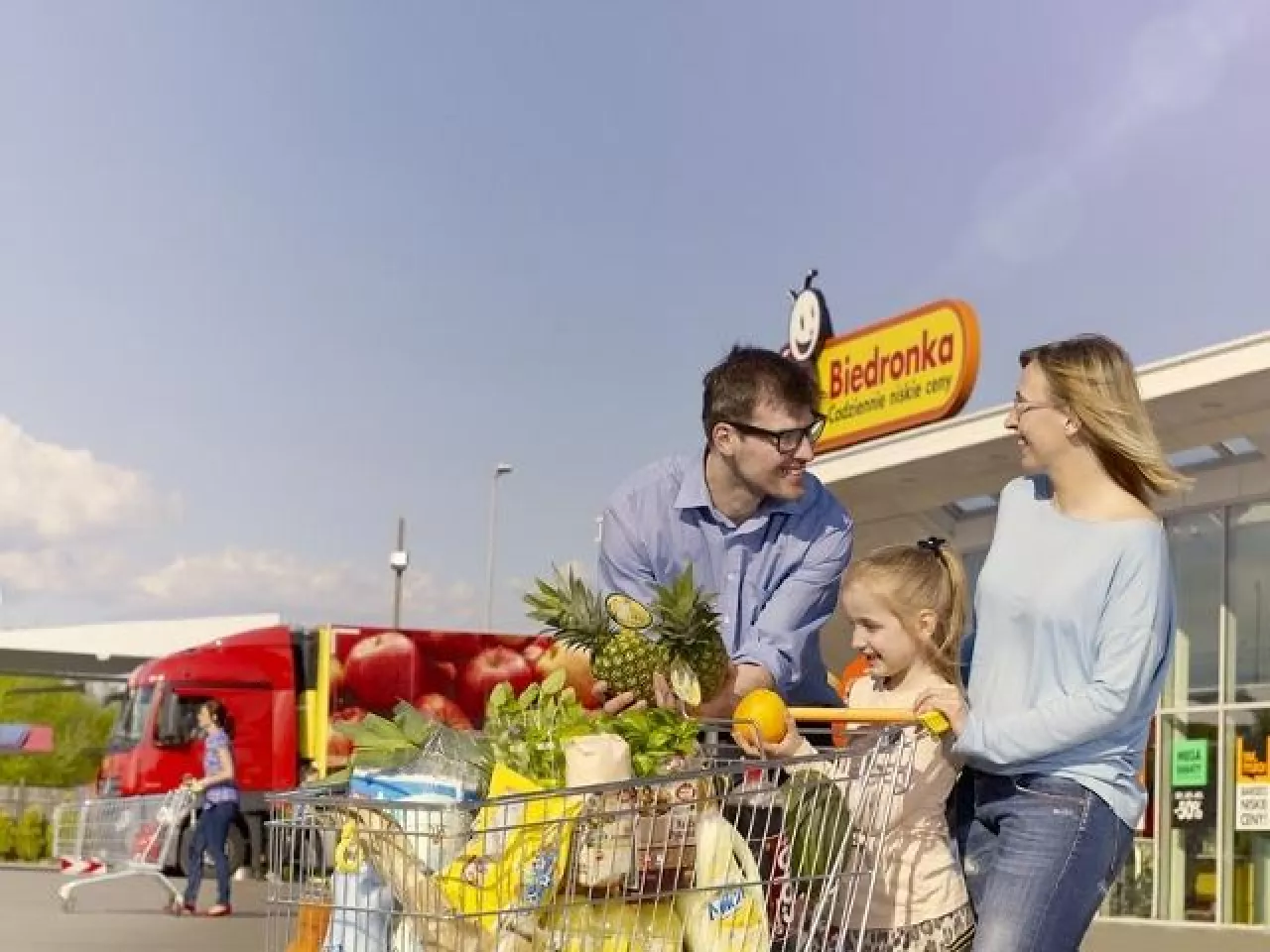 Połowa rodziców wybiera na zakupy spożywcze ten sklep, który odpowiada dzieciom  (fot. Biedronka)