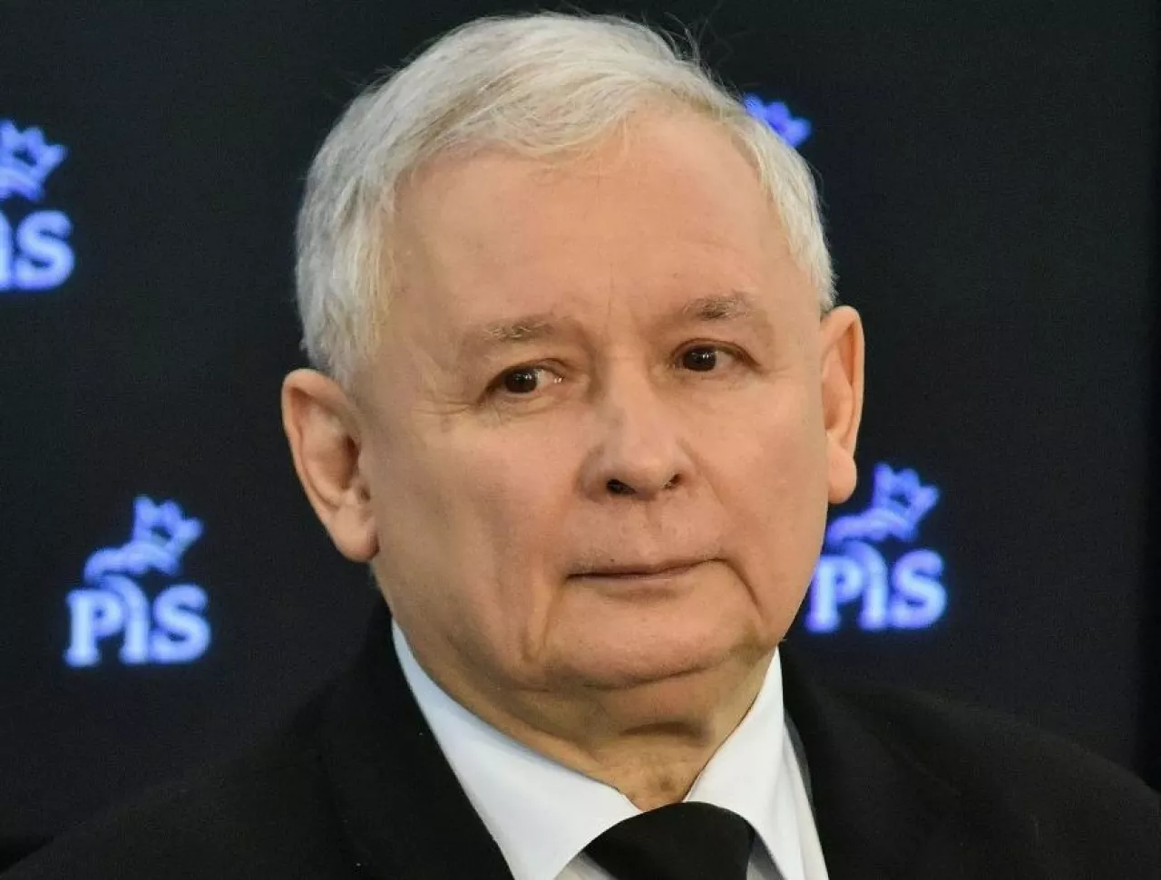 Jarosław Aleksander Kaczyński– polski polityk i doktor nauk prawnych (By Adrian Grycuk - Praca własna, CC BY-SA 3.0 pl, https://commons.wikimedia.org/w/index.php?curid=47936905)