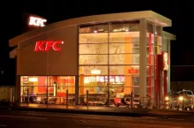 Jedną z marek rozwijanych w Polsce przez AmRest jest KFC (fot. A.Bridge/Geograph.ie, na lic. CC BY-SA 2.0)