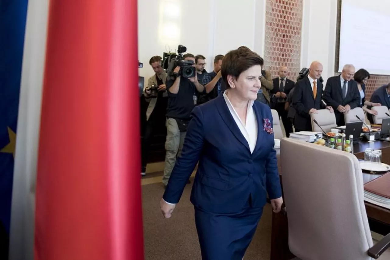 Na zdj. premier Beata Szydło podczas wtorkowego posiedzenia rządu (fot. KPRM/Flickr, CC0)