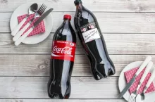 Dodatkowe etykiety na butelkach Coca-Coli (materiały prasowe)