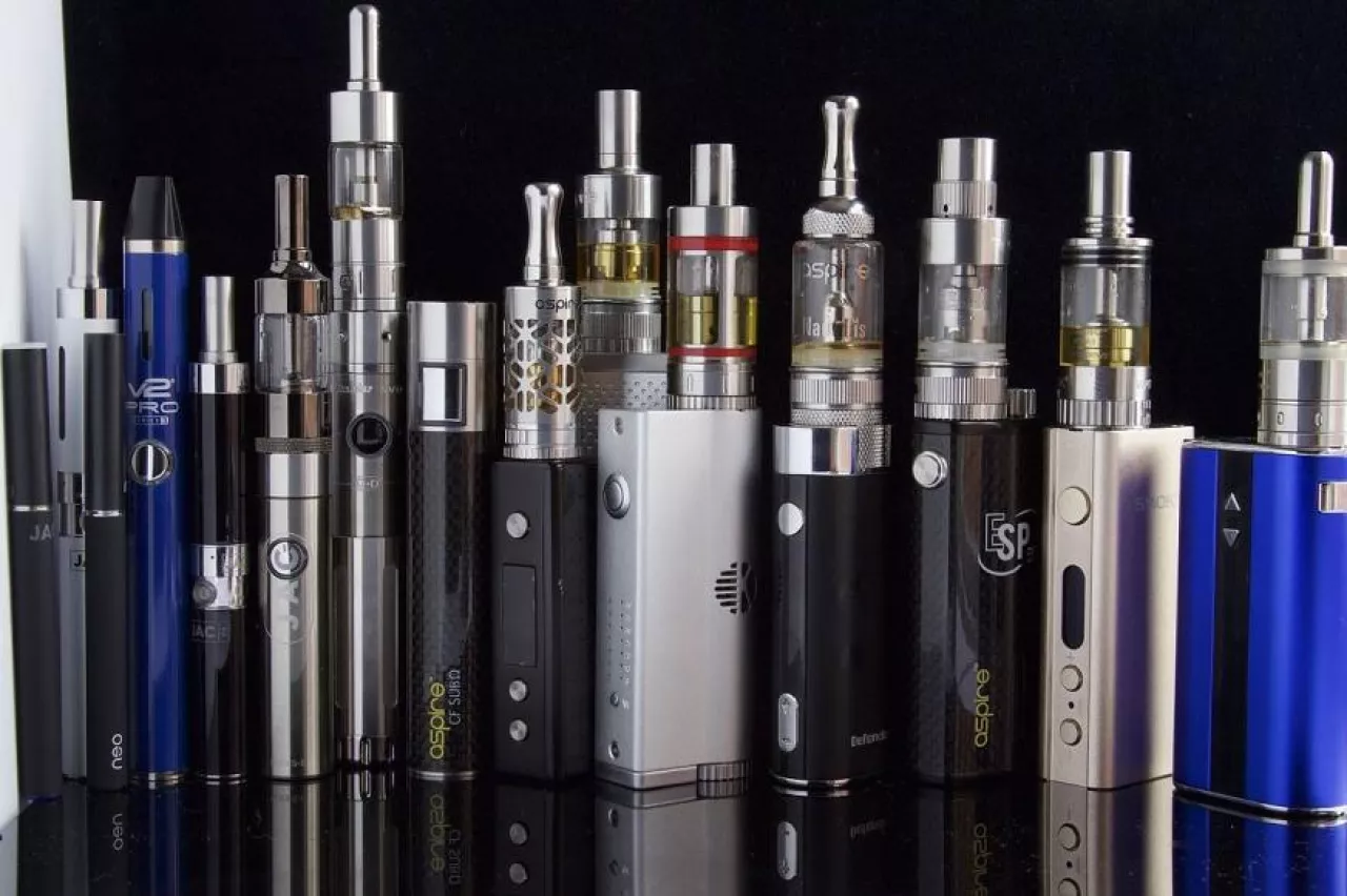 (By Ecig Click - E Cigarettes, Ego, Vaporizers and Box Mods, CC BY-SA 2.0, https://commons.wikimedia.org/w/index.php?curid=449219)