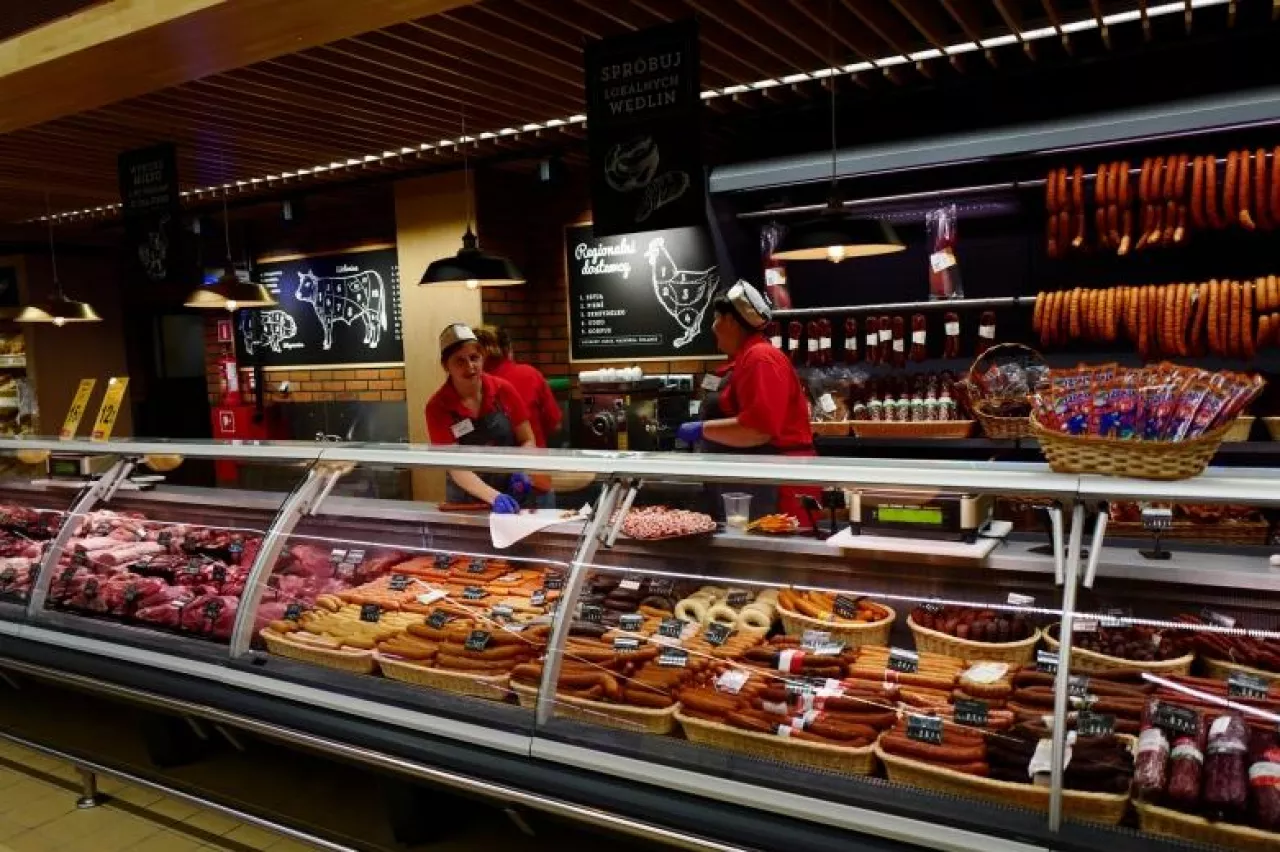 Nowy Carrefour w Podkowie Leśnej oferuje ponad 15 tysięcy produktów. (fot. materiały prasowe)