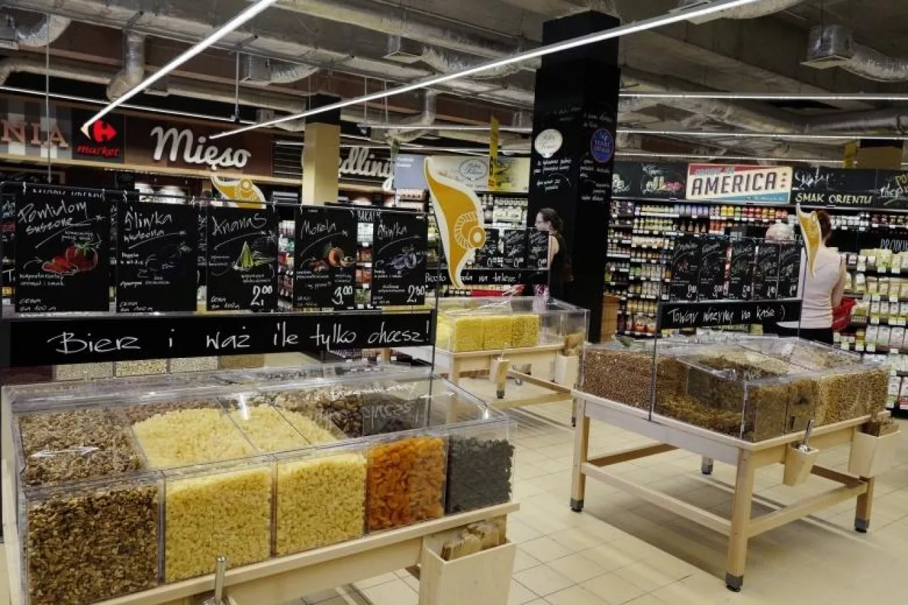 Nowy Carrefour w Podkowie Leśnej oferuje ponad 15 tysięcy produktów. (fot. materiały prasowe)