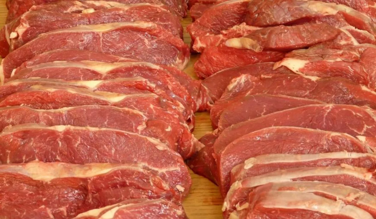 Spożycie mięsa wieprzowego może spaść o 2,2 kg do poziomu 39,5 kg na koniec 2016 r.  (fot. pixabay)