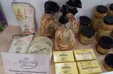 Produkty De Nuestra Tierra trafią do wyłącznej sprzedaży w sklepach Carrefour na początku października (fot. wiadomoscihandlowe.pl)
