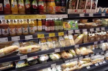 Na zdj. bogata oferta food-to-go w nowym koncepcie sklepu sieci Żabka (fot. wiadomoscihandlowe.pl)