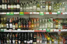 Marża na wódki w małych butelkach jest o kilka procent wyższa niż na ten sam alkohol w większych pojemnościach (fot. archiwum)