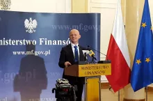 Minister finansów Paweł Szałamacha podczas wtorkowej konferencji prasowej (fot. wiadomoscihandlowe.pl)