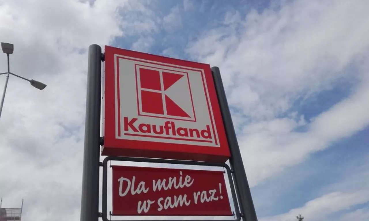 Sieć sklepów Kaufland podnosi o 10 proc. płace pracownikom. (materiały prasowe)