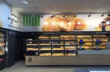 Stoisko ciastkarsko-piekarnicze w płockim sklepie Mila (fot. materiały prasowe)