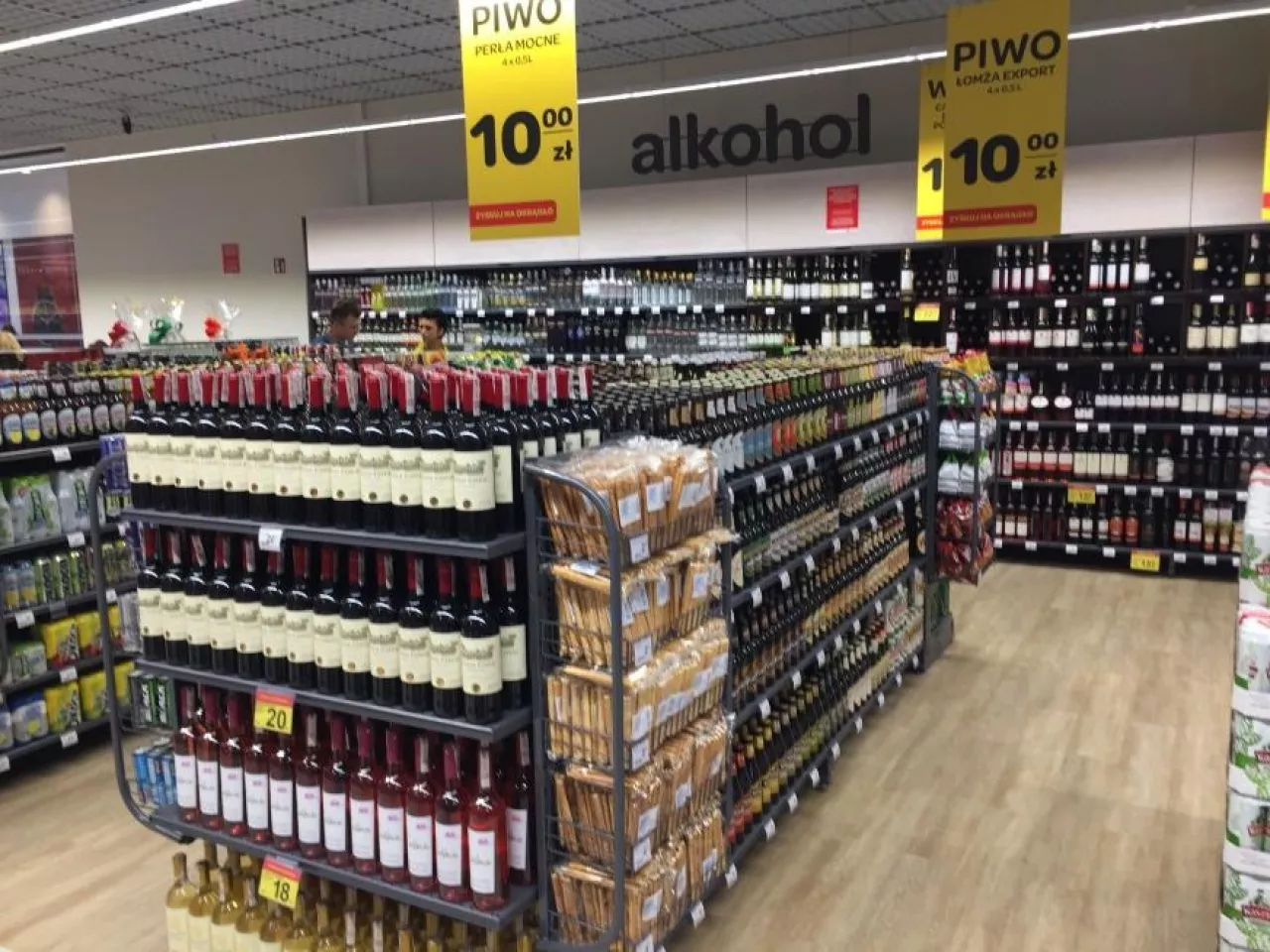 Supermarket sieci Carrefour w Nowym Dworze Mazowieckim ()