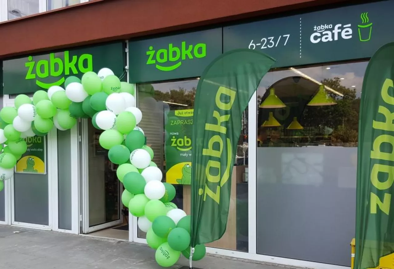 Na zdj. testowany przez siec Żabka nowy koncept sklepu (fot. wiadomoscihandlowe.pl)