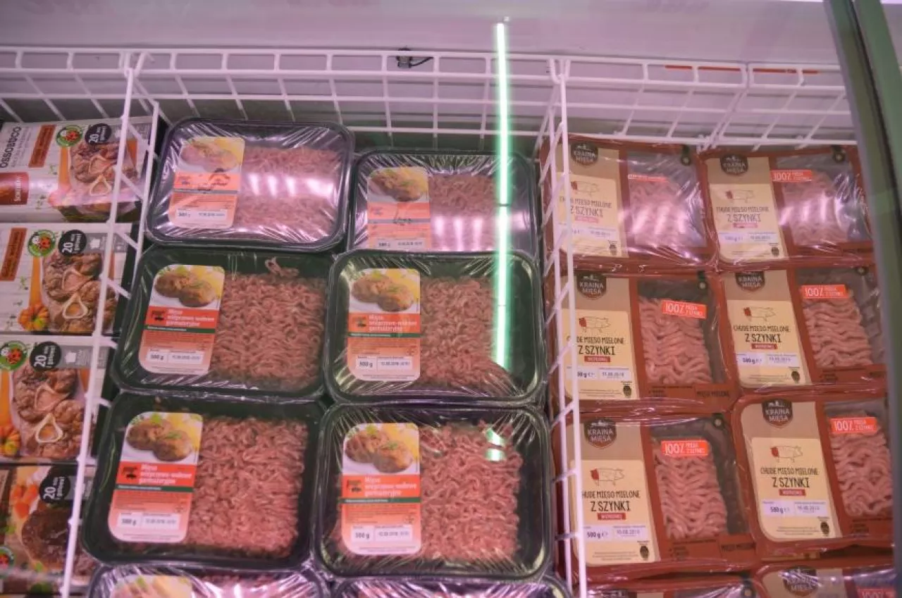 Chłodnie z mięsem w sklepach sieci Biedronka (materiały własne)