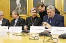 Zdaniem biskupów, Polacy stają się coraz bardziej wyznawcami proalkoholowej mentalności (fot. KEP)