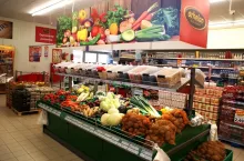 Stoisko owocowo-warzywne w nowym markecie Arhelan w Czyżewie (mat. prasowe)
