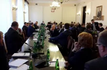 Na zdj. posiedzenie Parlamentarnego Zespołu na rzecz Wspierania Przedsiębiorczości i Patriotyzmu Ekonomicznego; kwiecień 2016 (fot. wiadomoscihandlowe.pl)
