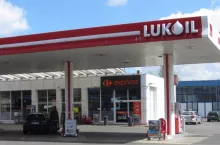 Stacja paliw Lukoil i sklep Carrefour Express w Łodzi przy ul. Aleksandrowskiej, źródło: Archiwum Wiadomości Handlowych (fot. Konrad Kaszuba)