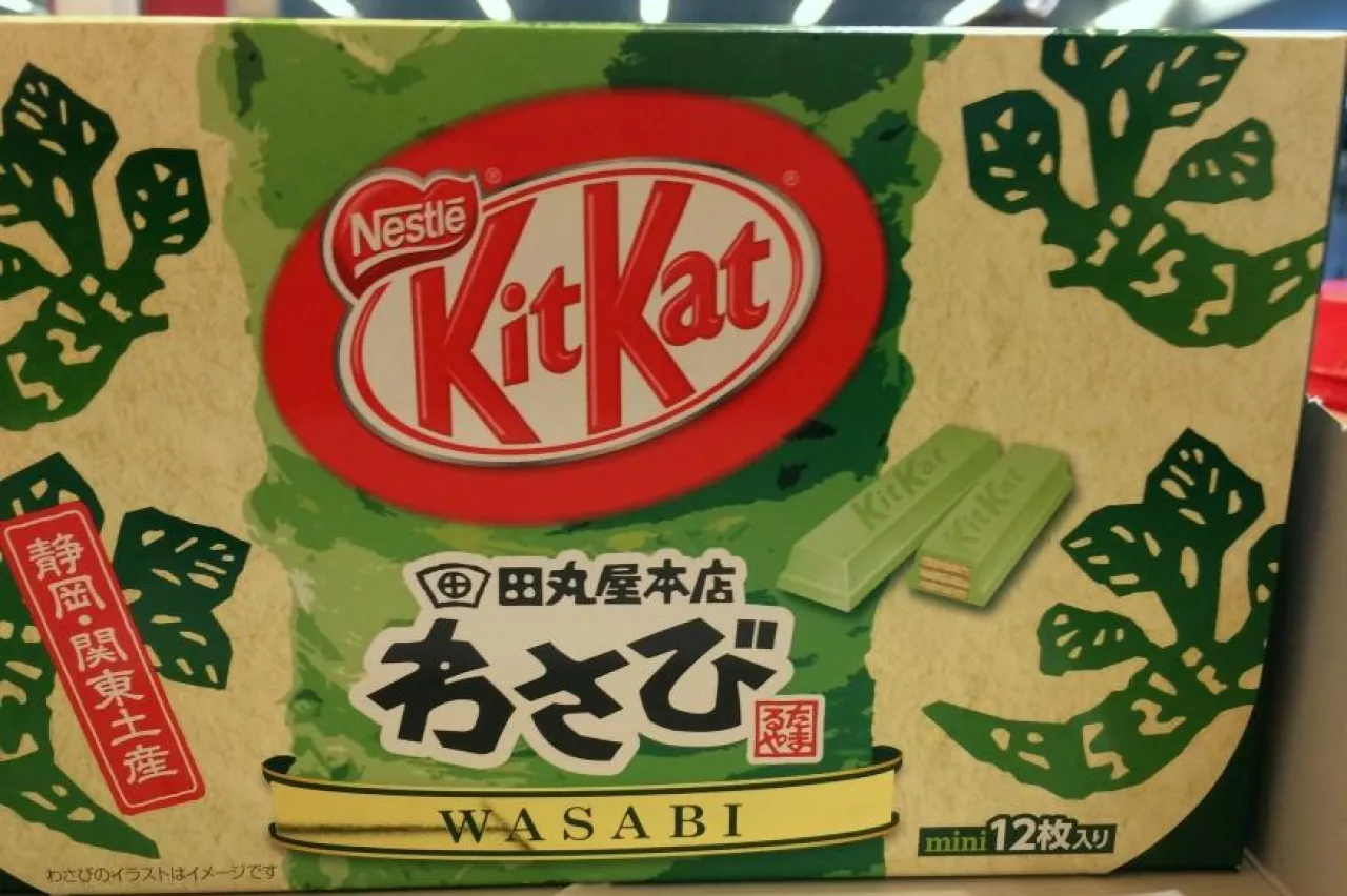 Opakowanie KitKat o smaku wasabi (Źródło: Flickr.com/photos/brownpau)