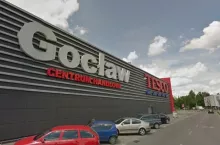 Na zdj. centrum handlowe Gocław, wraz ze sklepem Tesco (fot. Google Street View)