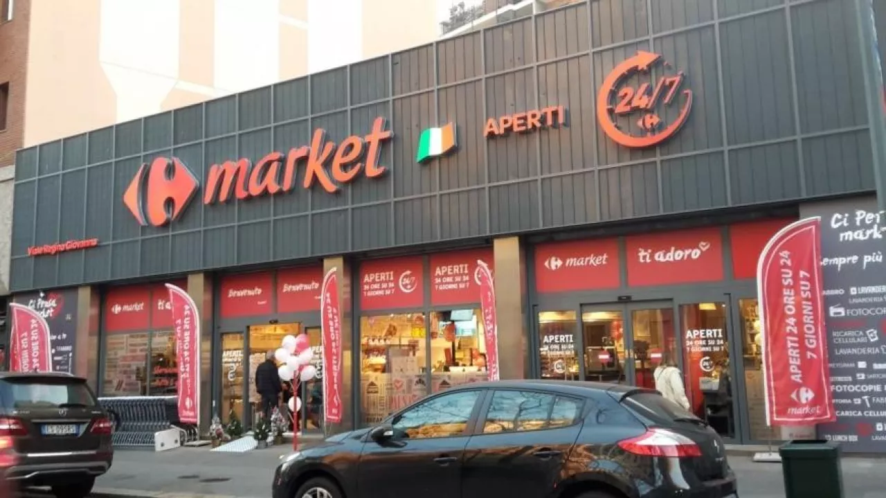 Carrefour Market Urbano w Mediolanie  (Cristian1989 (Own work) [CC BY-SA 4.0 (http://creativecommons.org/licenses/by-sa/4.0)],)