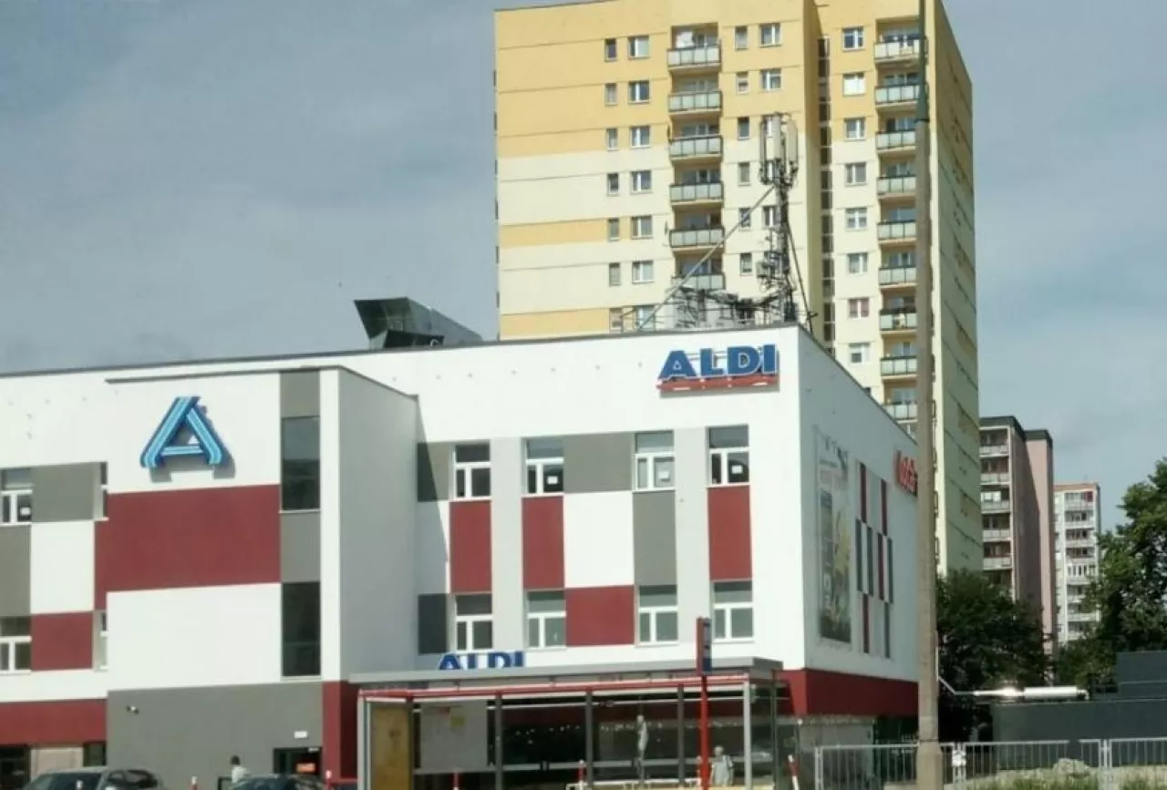 Sklep sieci Aldi przy ul. Fieldorfa w Warszawie (Google Street View)