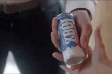 Kadr ze spotu reklamowego napoju ”Zbój” (Źródło: Youtube, Zbój Energy Drink)