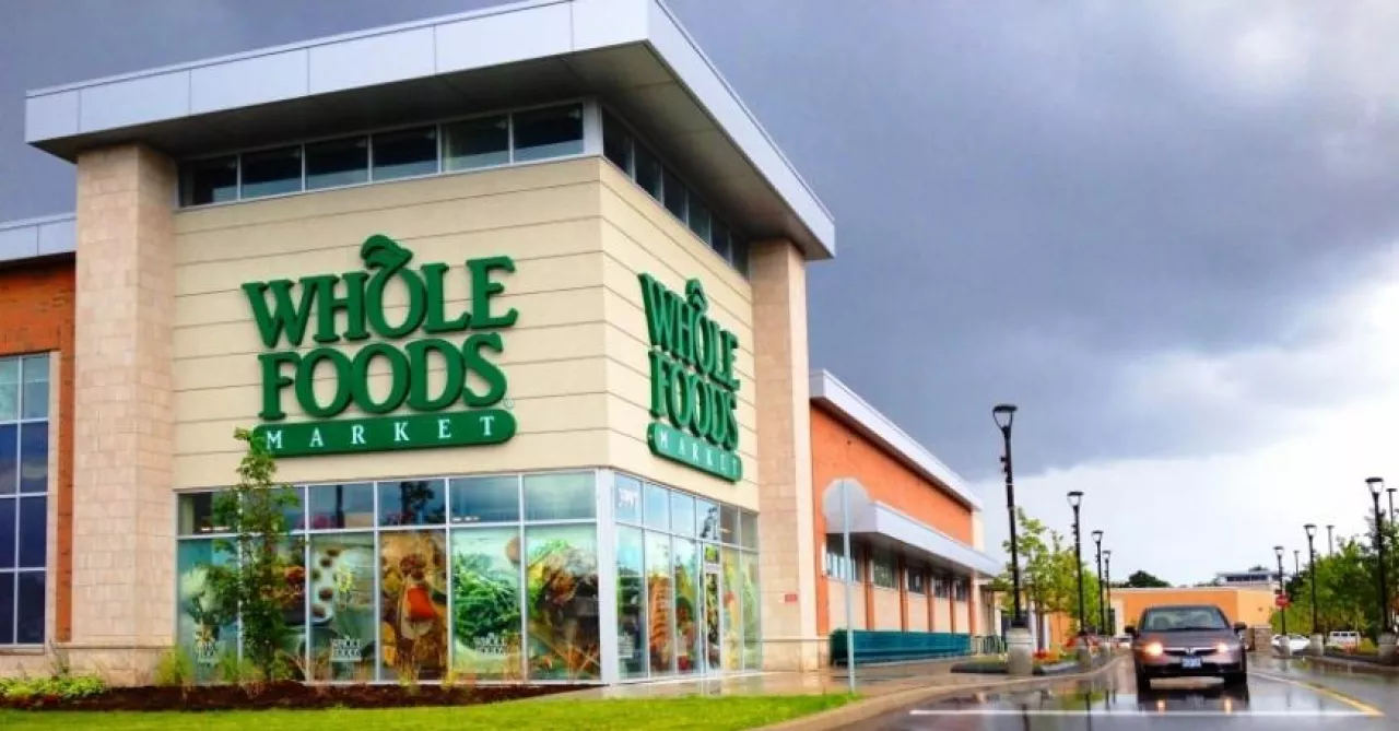 Amazon obniżył ceny w sieci Whole Foods nawet o 43 proc. (fot. ChadPerez49 (CC BY-SA 4.0))