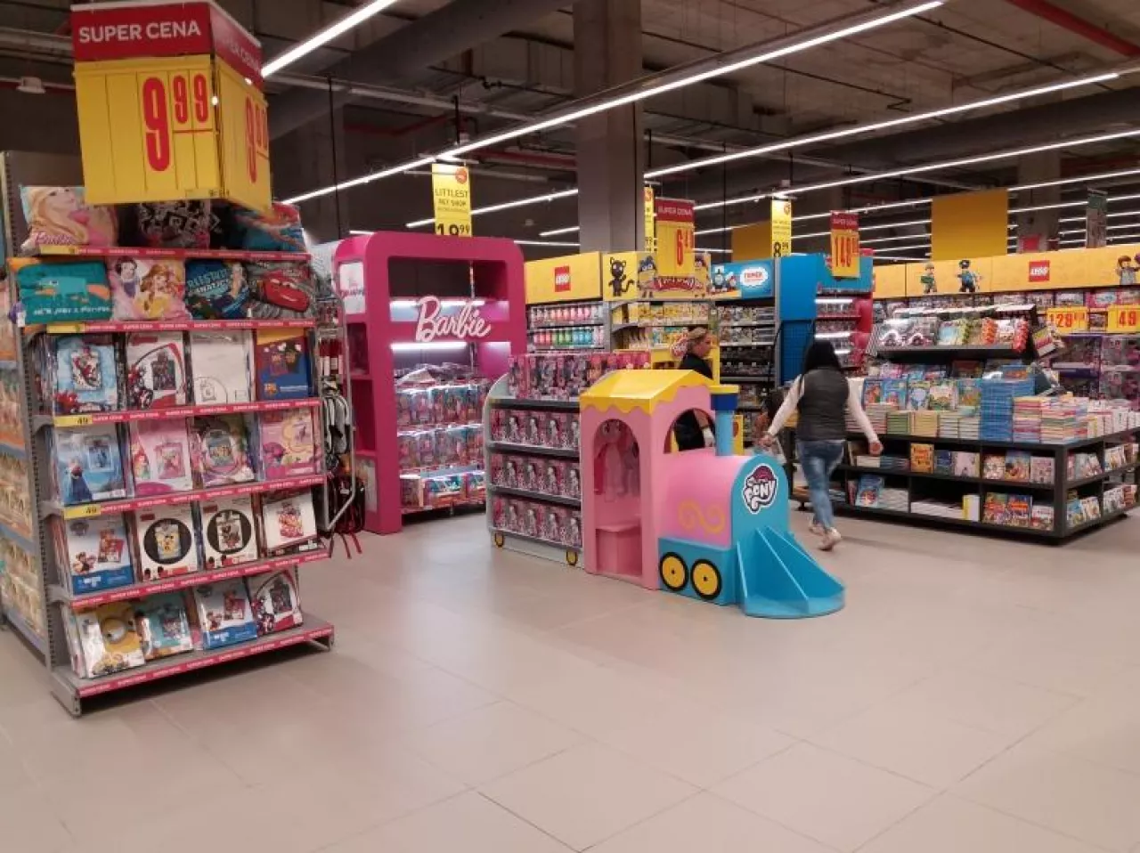 Hipermarket Carrefour w koncepcie rodzinnym w stołecznej Galerii Północnej - 2