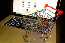 Strony zakupowe niedostosowane do zakupów mobilnych i niewygodne formularze zniechęcają Polaków do e-zakupów (fot. Pixabay CC0)