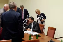 Na zdj. poseł Janusz Śniadek (PiS) podczas posiedzenia sejmowej podkomisji ds. rynku pracy