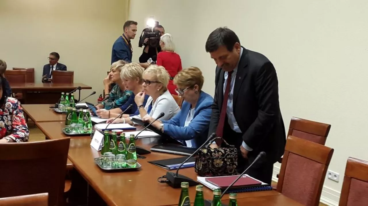 Na zdj. czwartkowe posiedzenie sejmowej podkomisji (fot. wiadomoscihandlowe.pl)