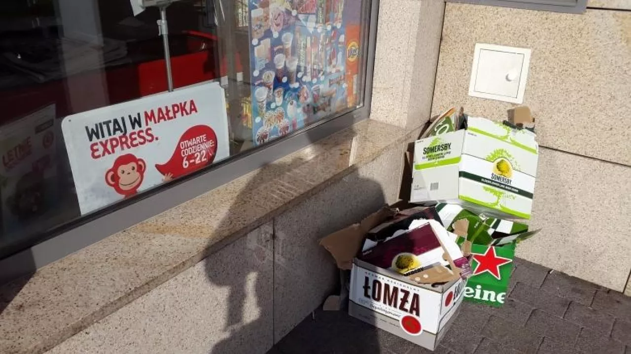 Na półkach sklepów sieci Małpa Express zrobiło się pusto (fot. wiadomoscihandlowe.pl)