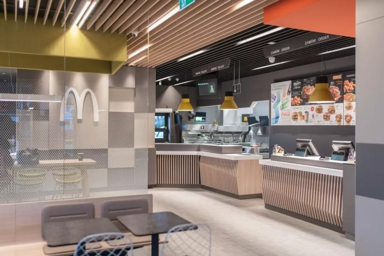 Restauracja sieci McDonald’s z wystrojem No Deco - 2