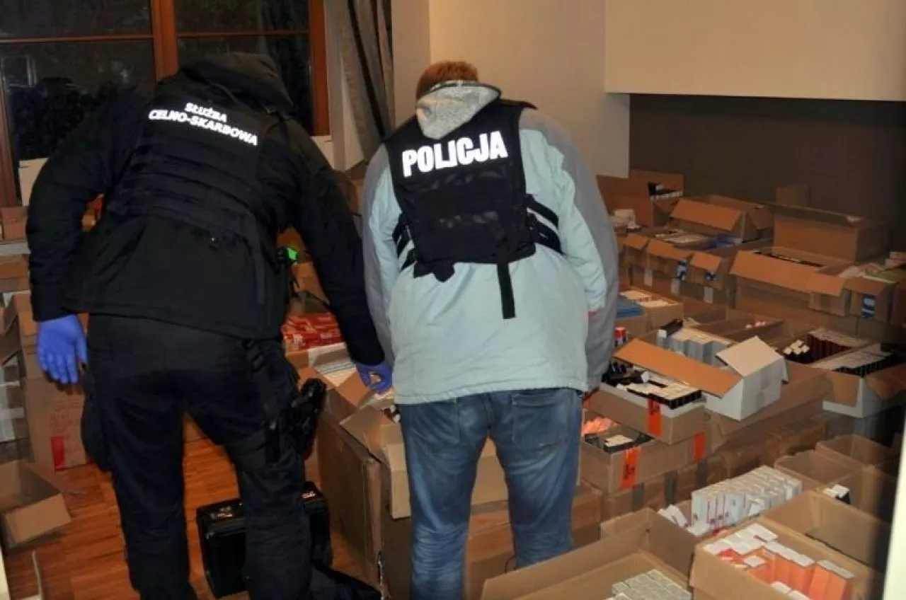 Policja zlikwidowała magazyn podróbek kosmetyków w Magdalence (fot.materiały operacyjne policji)