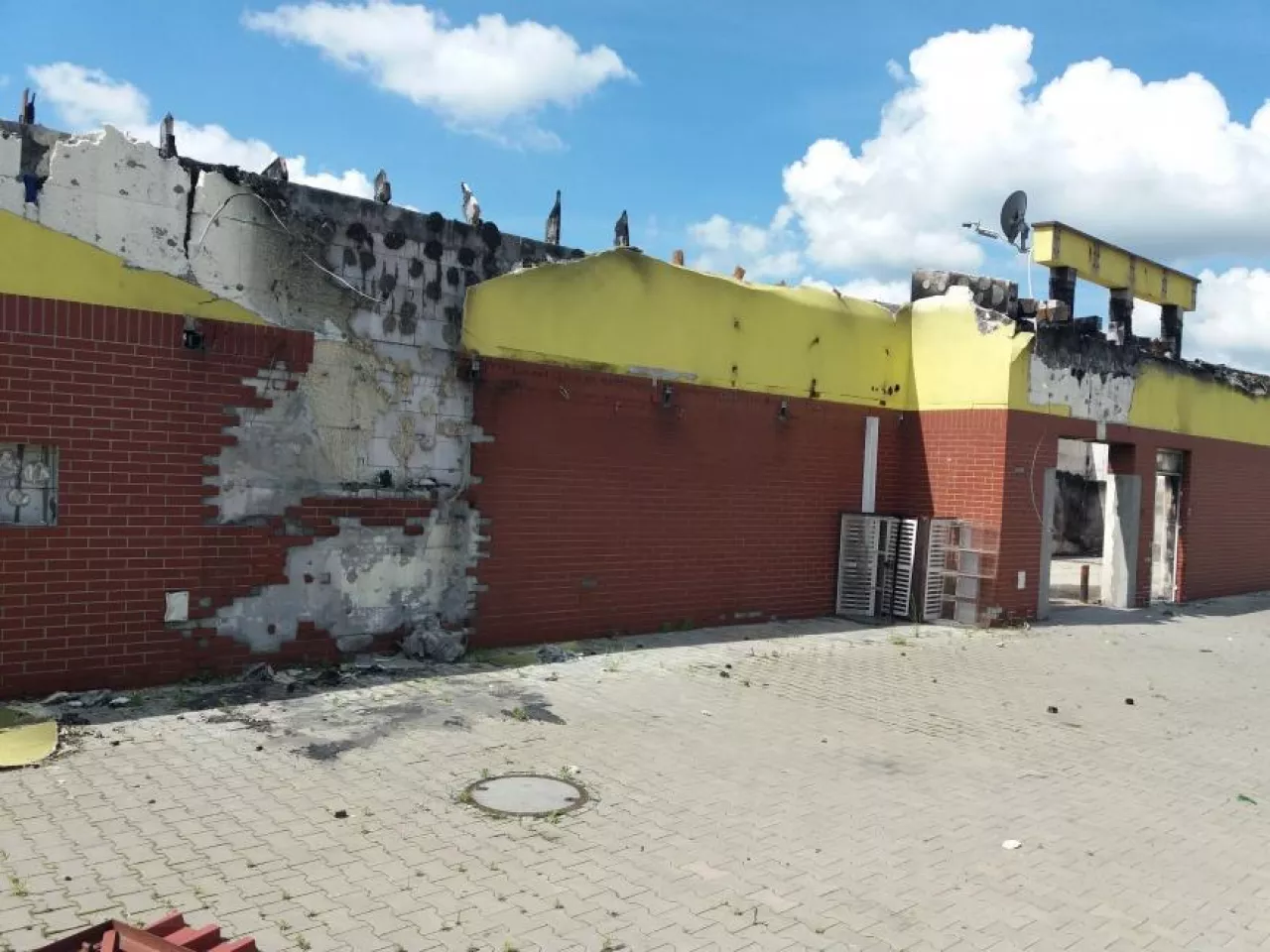 Spalony sklep Biedronki w Ostrowcu Świętokrzyskim (Wiadomości Handlowe)